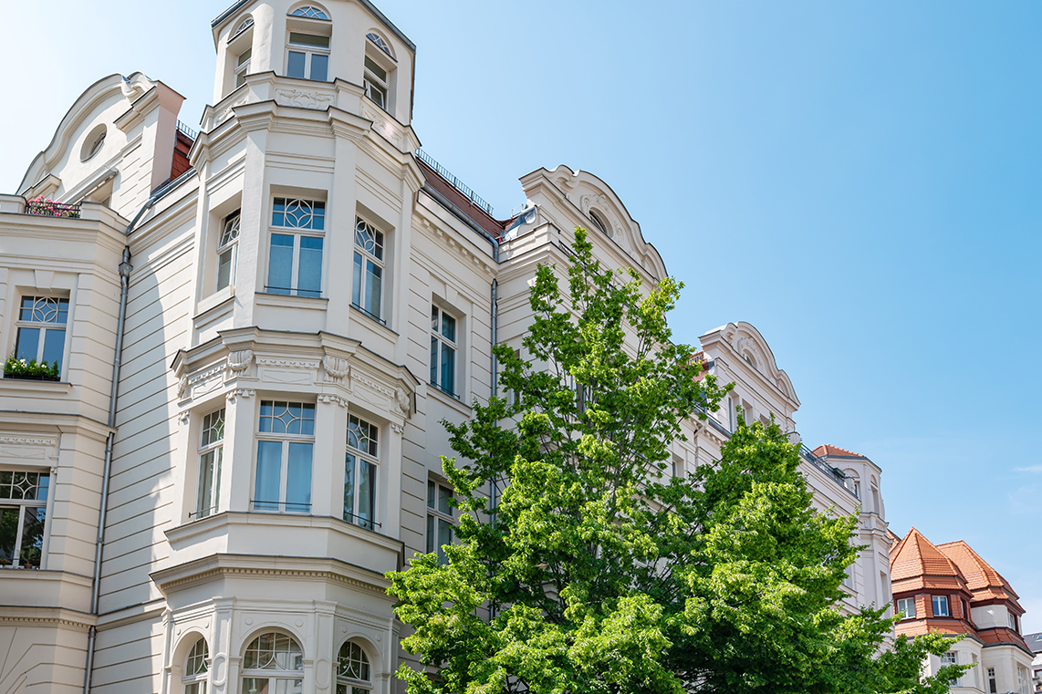 Stilvoller Altbau, renoviert, mit Wohnung, die zur Miete stehen. Stilvoller Altbau, renoviert, mit Wohnung, die zur Miete stehen.